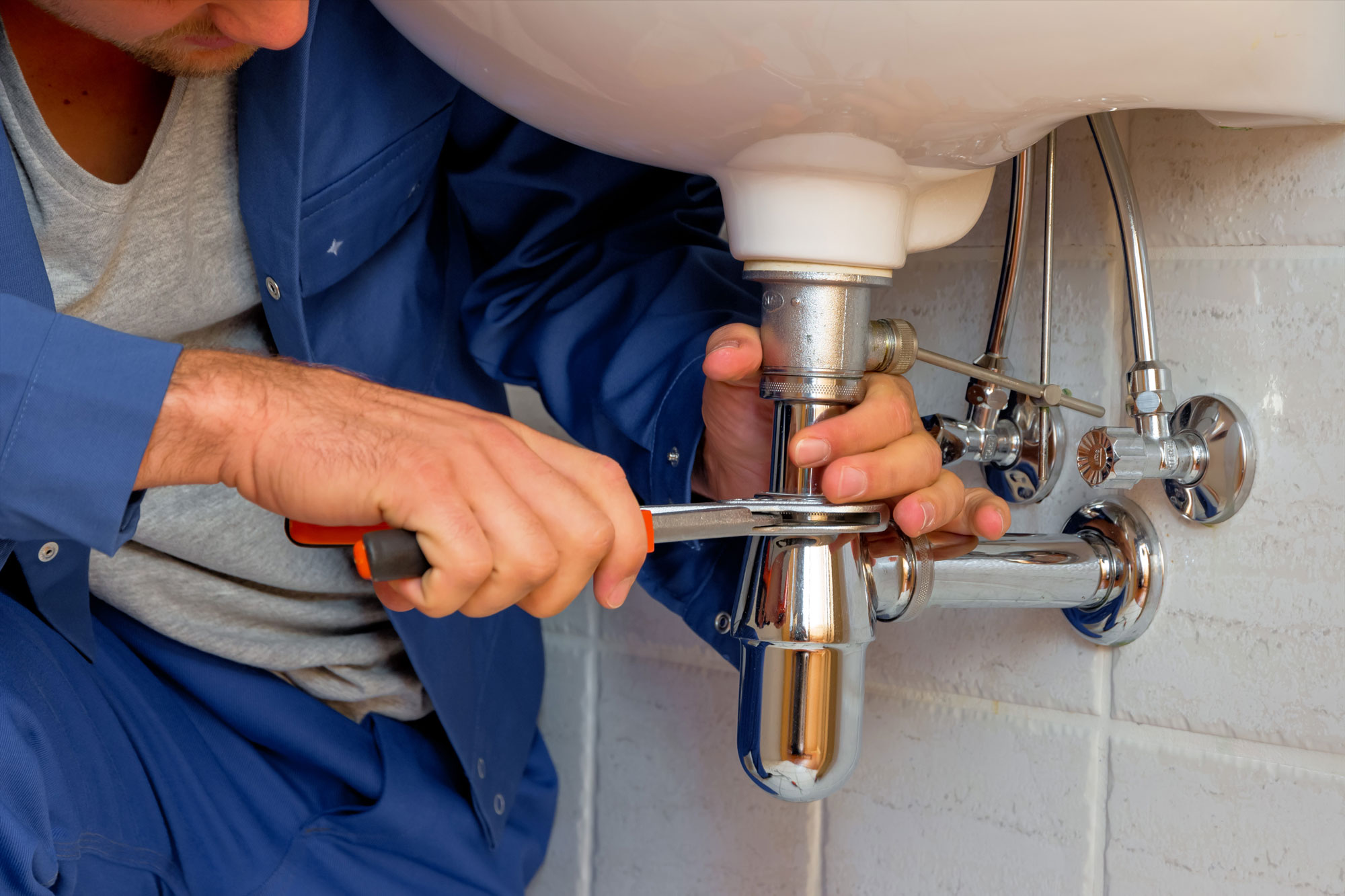 commercial plumber needs another plumbers for bathroom sink